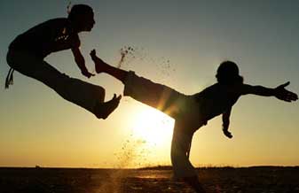 Ari Corpo em Forma Estilo Capoeira - Foto 1