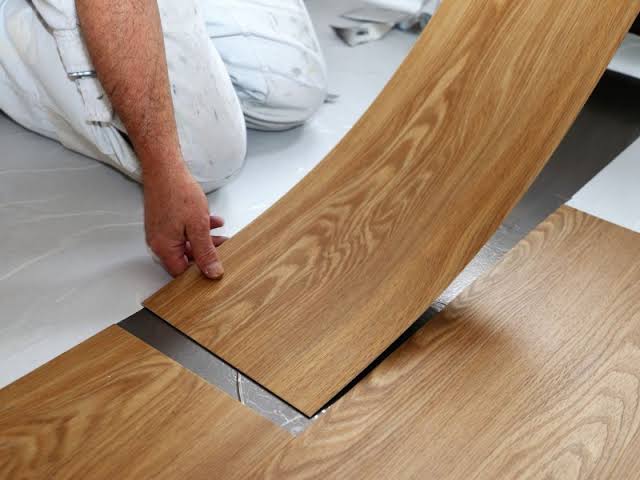 Pisos Vinílicos e Laminados - Foto 2