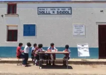 votação na Escola Municipal Menino Jesus